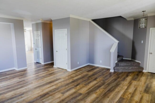 Building Photo - 14005 Kelly Dr