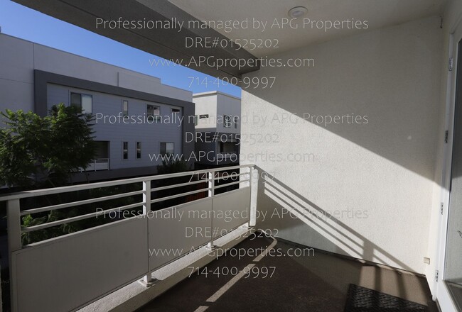 Building Photo - Upscale living in Alia at A-Town in the Pl...