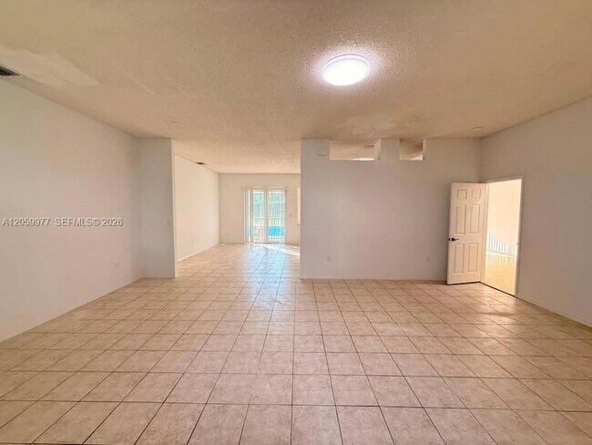Building Photo - 420 SE 23rd Ln