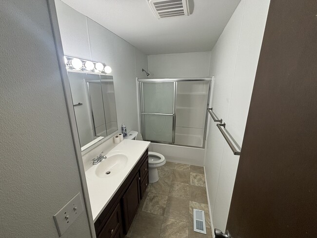 Building Photo - Columbine Ave