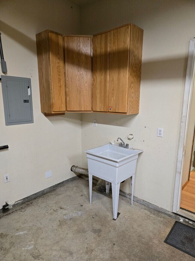 Building Photo - Large lot with tons of storage !  3 br , 2 bth + office+ 2  Car-garage + 2 Wooden Sheds