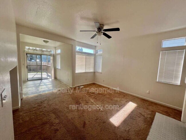 Building Photo - 2750 Parkview Terrace