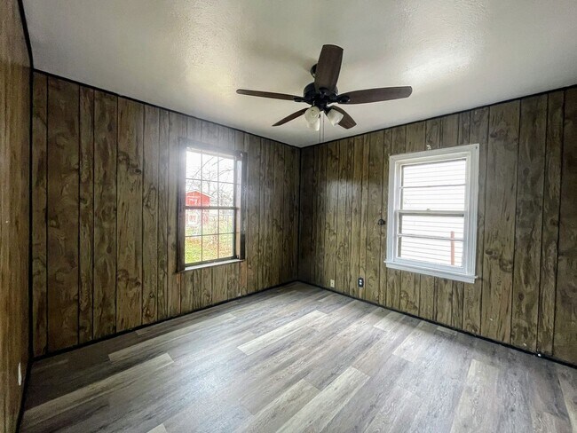 Building Photo - Snyder’s Cozy Corner – Modern Comfort, Classic Charm