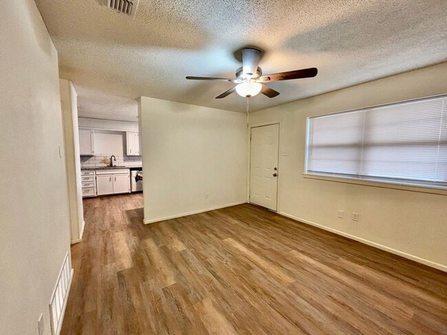 Building Photo - Pre-leasing for February - Updated 3 Bedroom 2 Bathroom Home