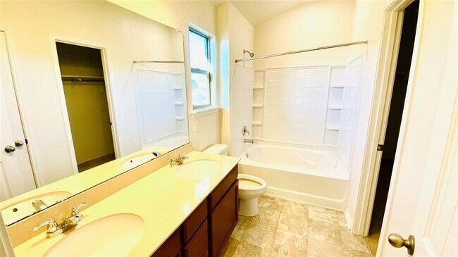 Building Photo - 607 Screech Owl Dr