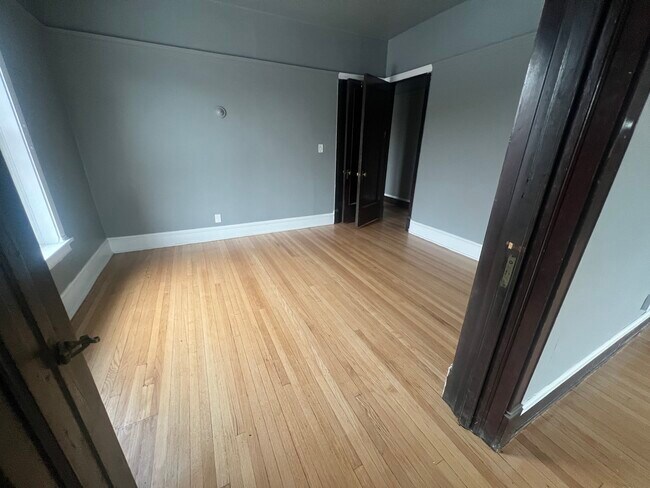 Building Photo - 4958 S Michigan Ave