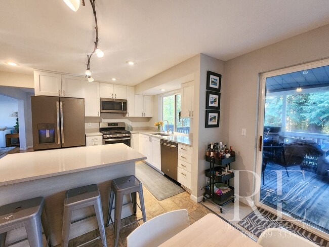 Building Photo - Elegant Silverdale Home with Private Backyard Oasis