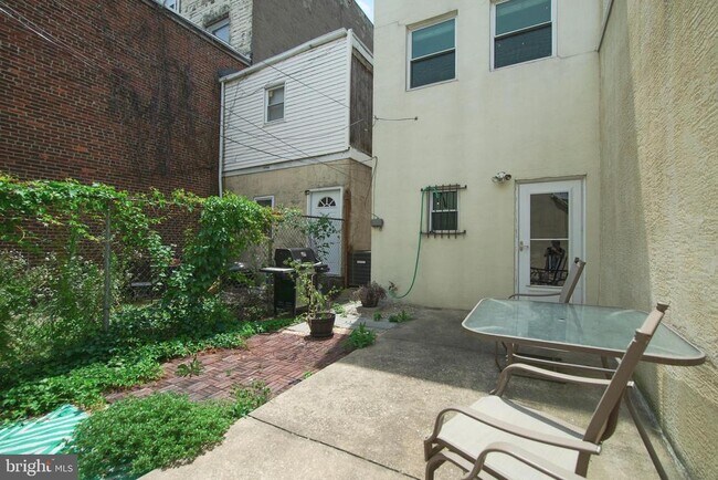 Building Photo - 2619 South St