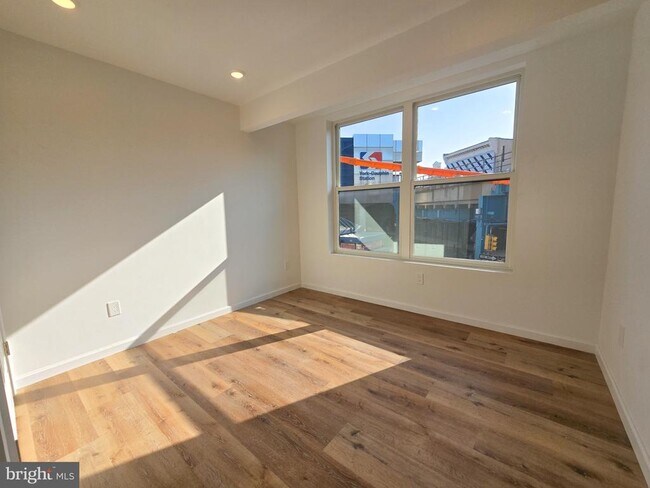 Building Photo - 2401 Kensington Ave