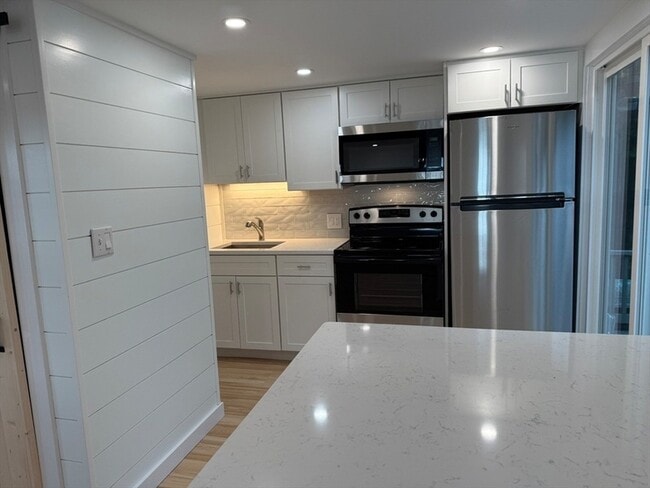 Building Photo - 68 Post N Rail Ave