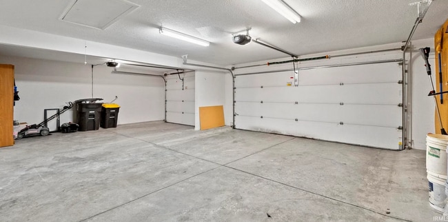 Building Photo - BEAUTIFUL 3 bedroom home available in June!