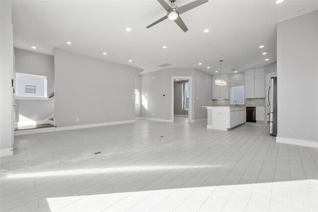 Building Photo - 6106 Clarkson Ln