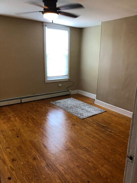 Large Living Room - 412 N 31st St