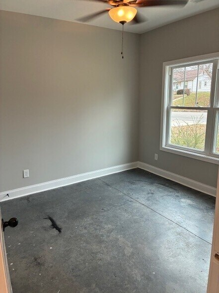 Building Photo - 744 Gracey Ave