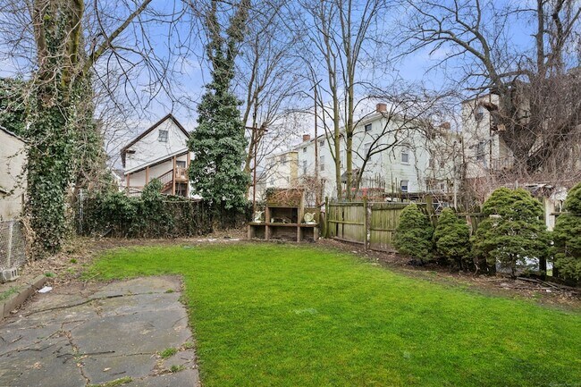 Building Photo - 666 Ogden St