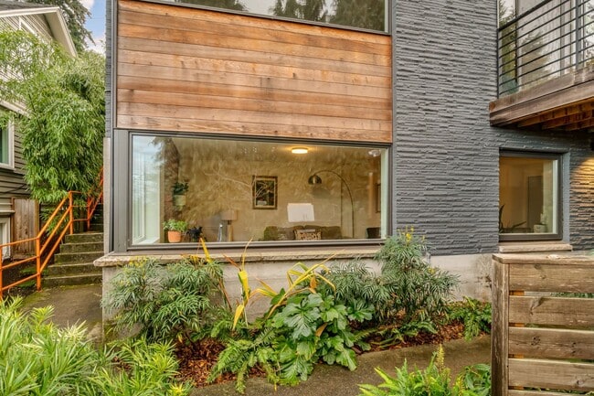 Building Photo - Fully Furnished, 2 Bedroom Rental - Great ...