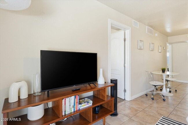 Building Photo - 3200 S Litzler Dr