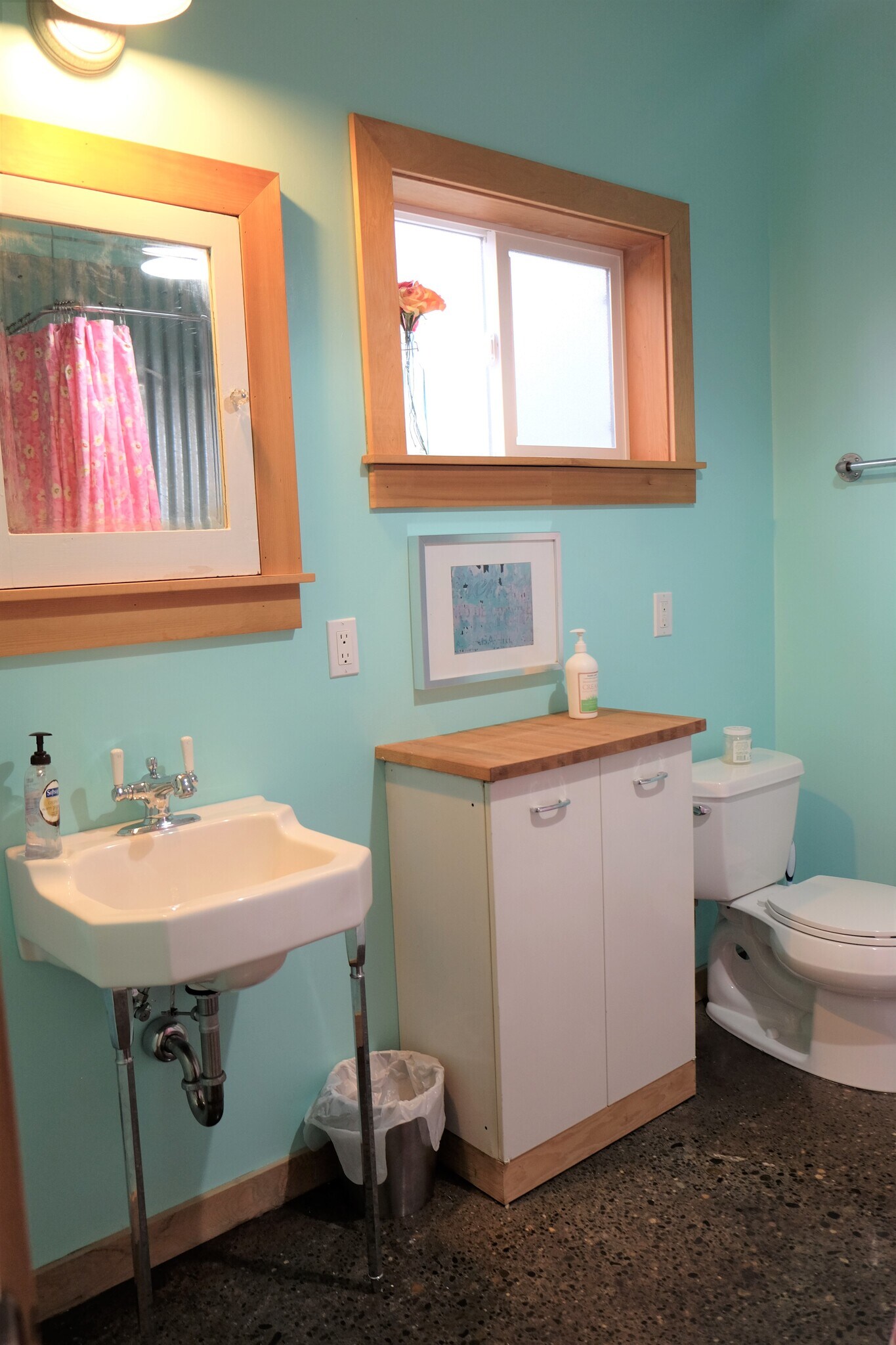 Building Photo - 10733 Phinney Ave N