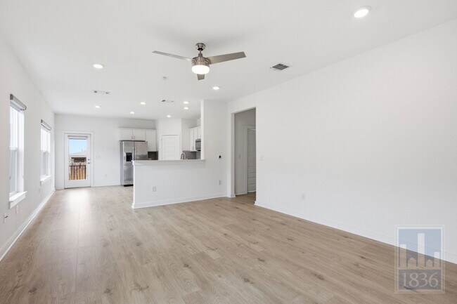 Building Photo - 10925 Tildon Ave