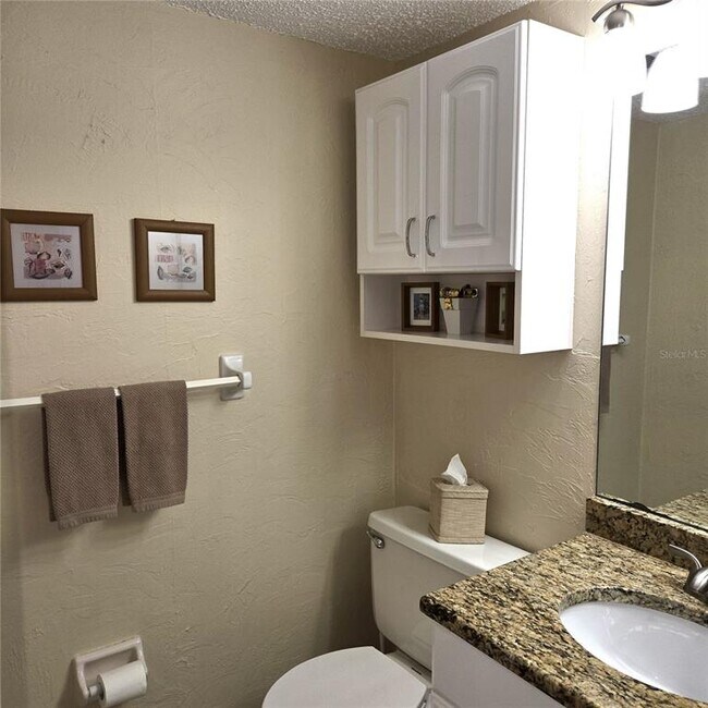 Building Photo - 7193 W Country Club Dr N