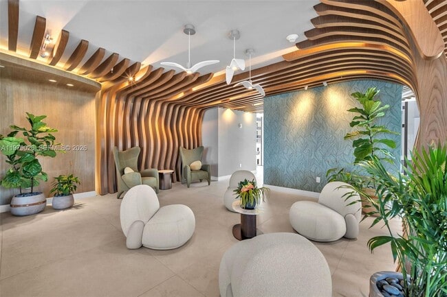 Building Photo - 700 NE 24th St