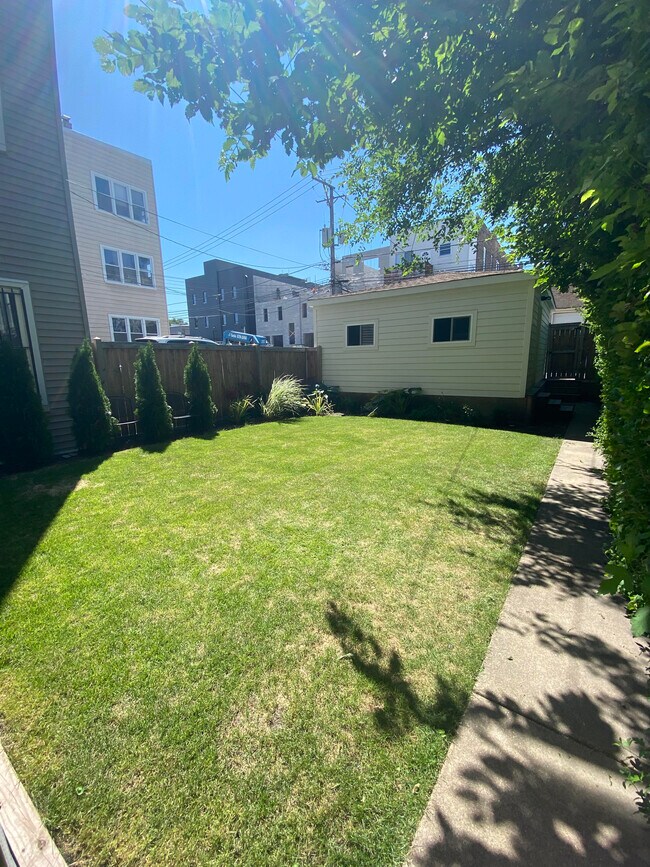 Building Photo - 2621 W Rice St