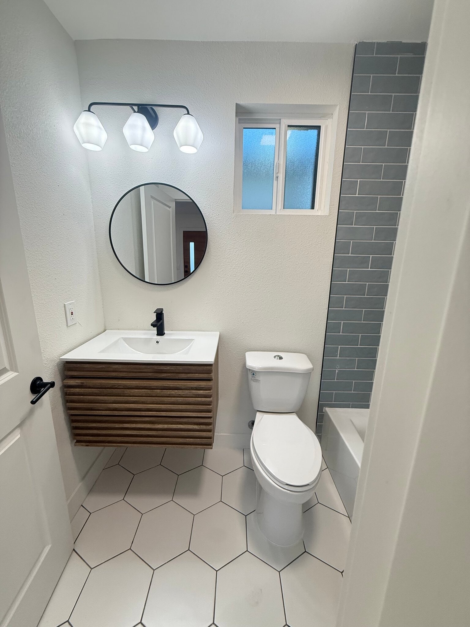 Building Photo - 1012 W Vesta St