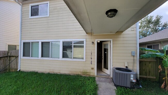 Building Photo - Beautiful House in family friendly community
