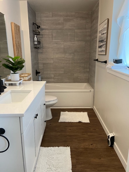 Building Photo - 200 Hickory St