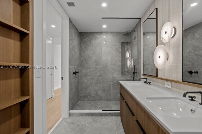 Building Photo - 2200 Brickell Ave