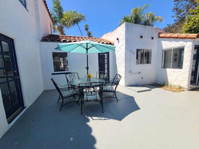 Building Photo - Charming 2 Bed 1 bath "fully furnished mon...