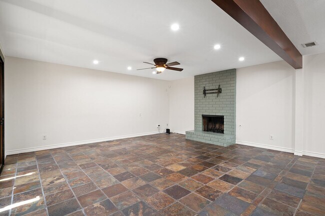 Building Photo - **724 E Cypress Ave Glendora** 4 bedroom 2 bath !!2 weeks free OAC!!