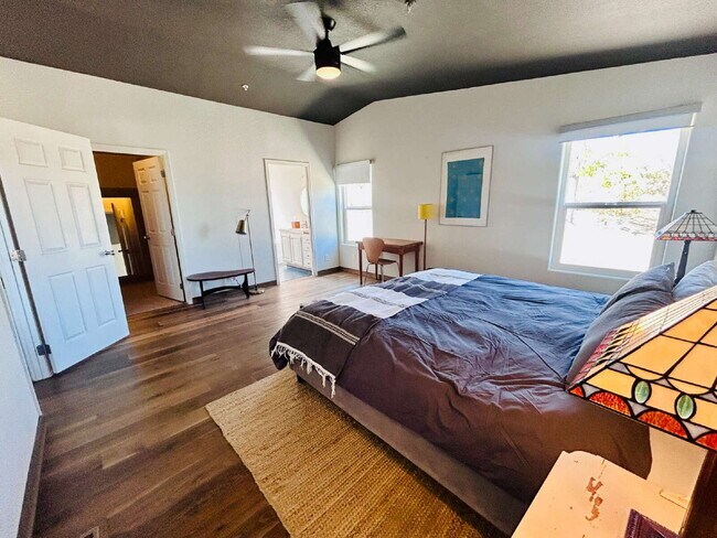 Building Photo - Updated 3 bd, 2 ba on 1.98 Acres with Hot Tub!