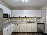 Building Photo - Freshly Painted Elizabeth Townhome