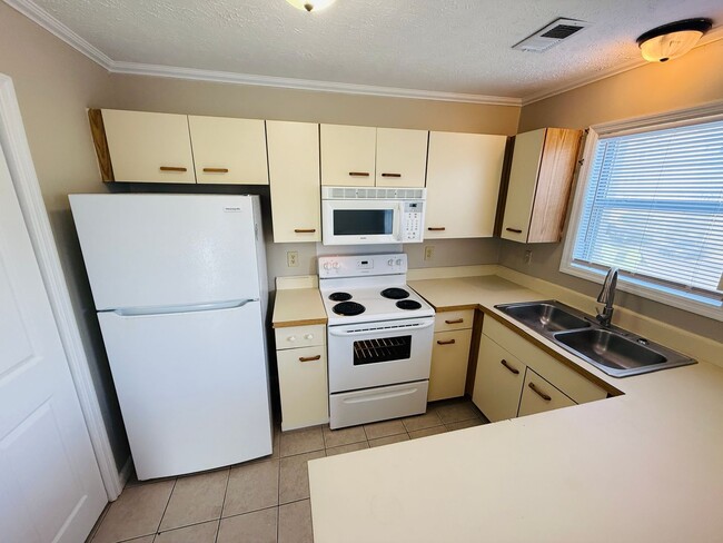 Building Photo - 962-6 Stewarts Creek Dr