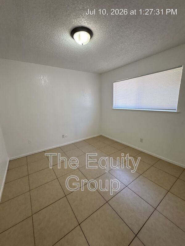 Building Photo - 2023 S Tracy Ct