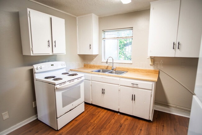 Building Photo - 4645 Anderson Pl