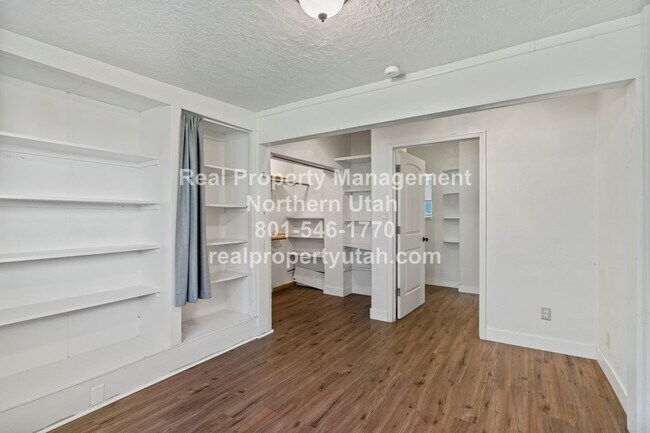 Building Photo - 662 4th St S