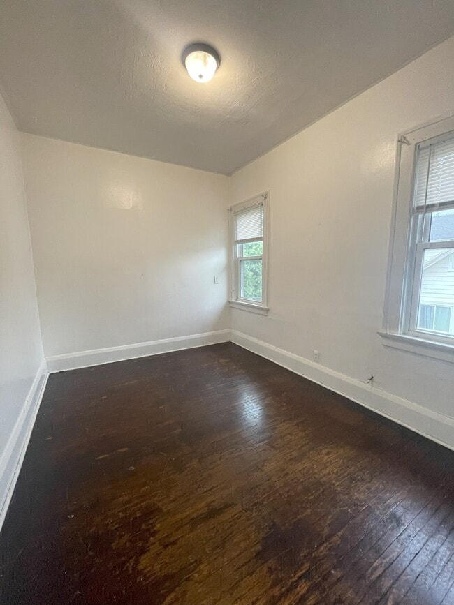 Building Photo - 1537 Carlyle St