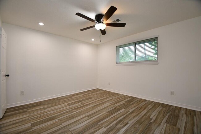 Building Photo - 5951 Beaudry Dr