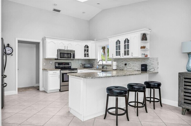 Building Photo - 7641 W Country Club Blvd