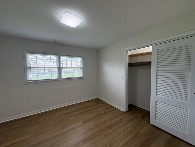 Building Photo - 499 Greenwell Ct