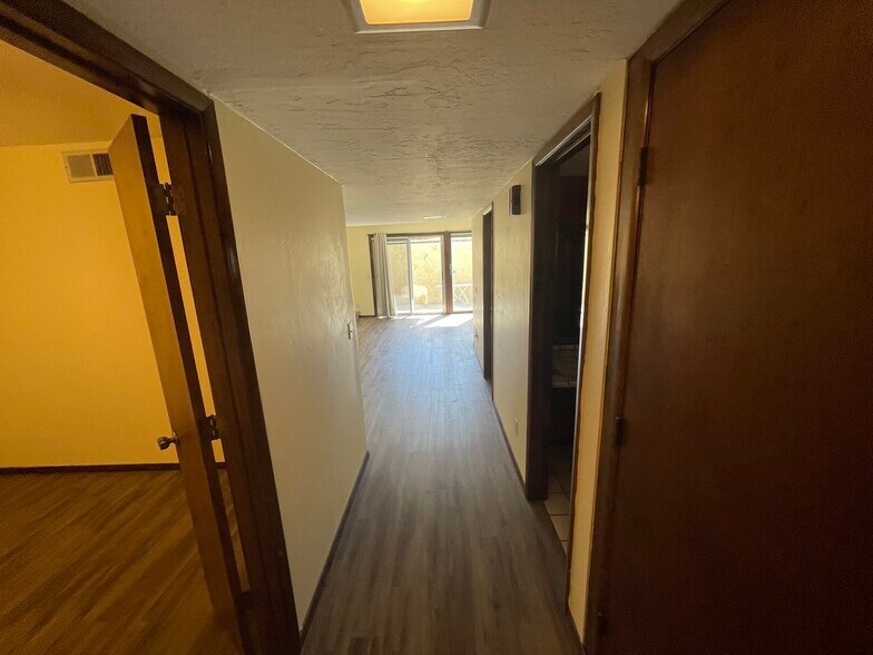 Building Photo - 6533 N 7th Ave