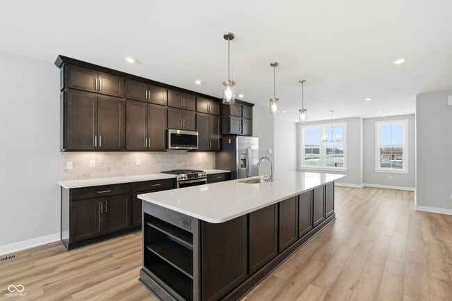 Building Photo - 404 Elite St