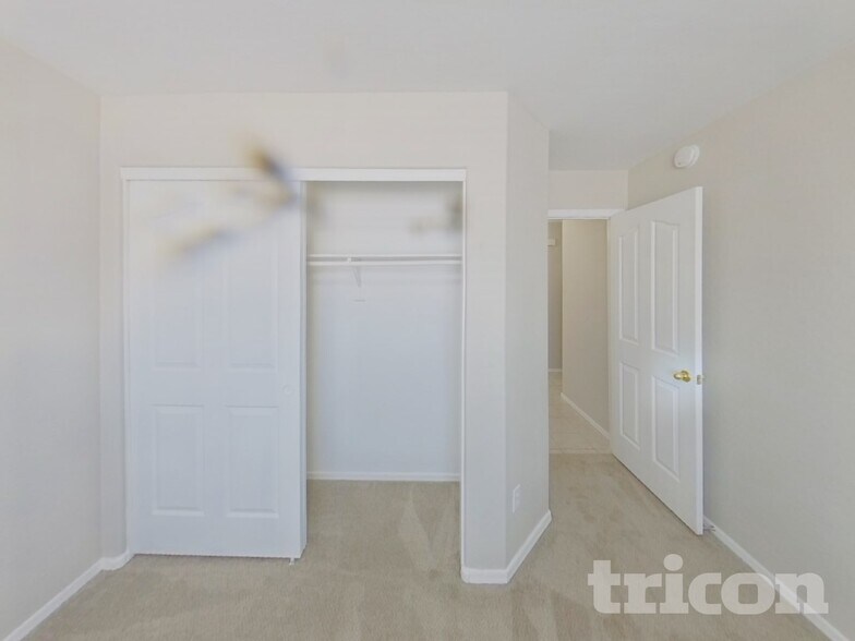 Building Photo - 43766 Elm Dr