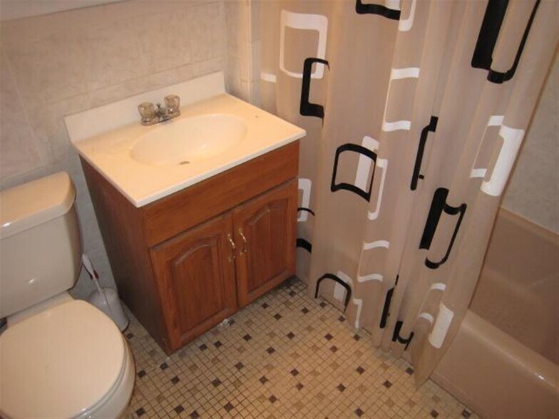 Building Photo - 428 Broadway