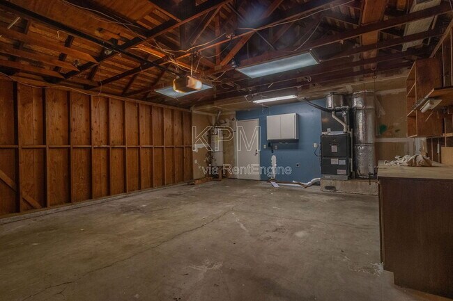 Building Photo - 2828 Smoke Tree Cir