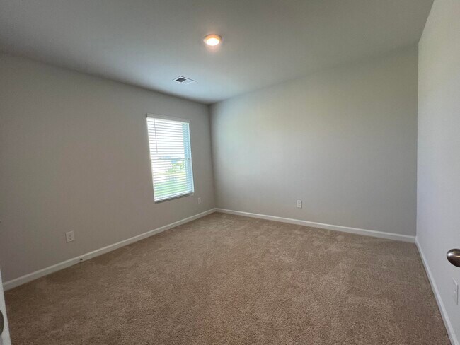 Building Photo - 6120 Beadlow St