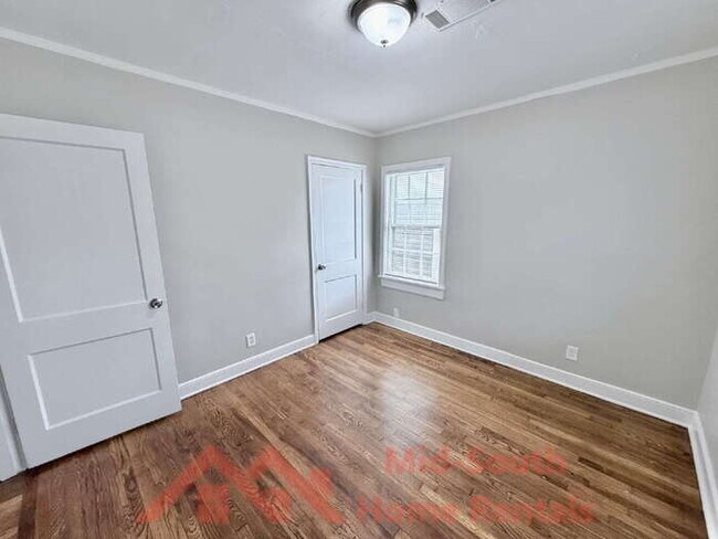 Building Photo - 1156 Brower St