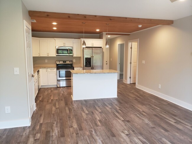 Building Photo - Lovely 2 bedroom 2 bath home located in th...